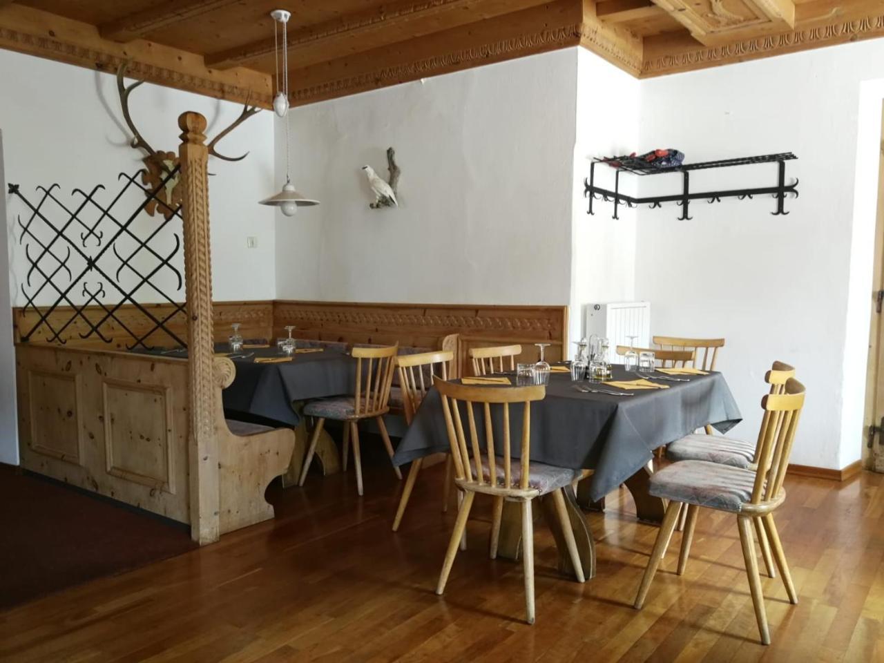 Gasthaus Weisskugel Malles Venosta Ngoại thất bức ảnh