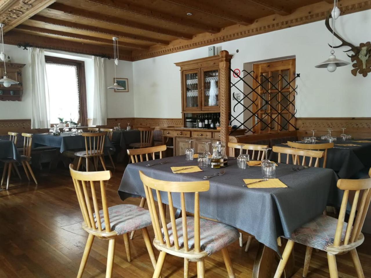 Gasthaus Weisskugel Malles Venosta Ngoại thất bức ảnh