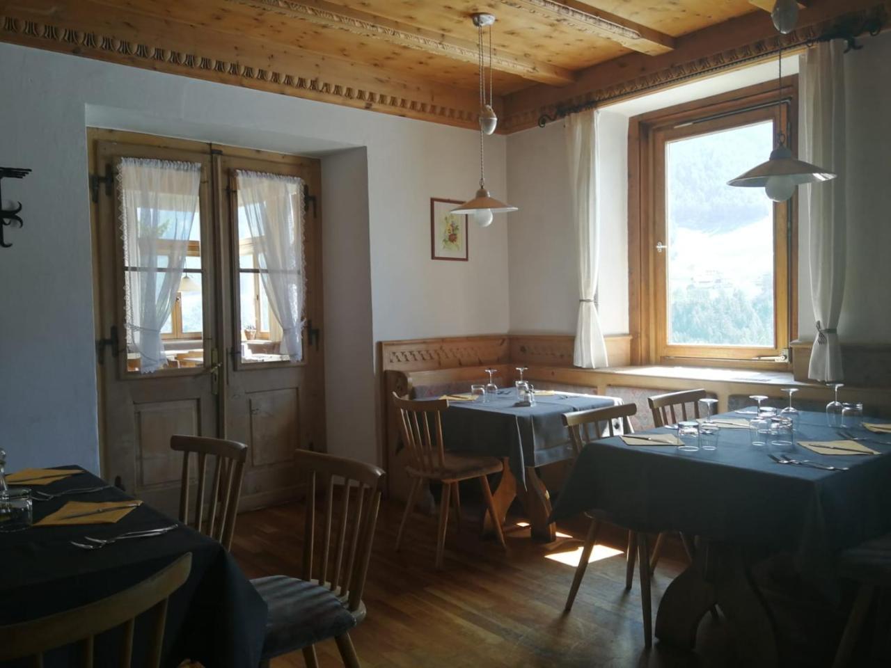 Gasthaus Weisskugel Malles Venosta Ngoại thất bức ảnh