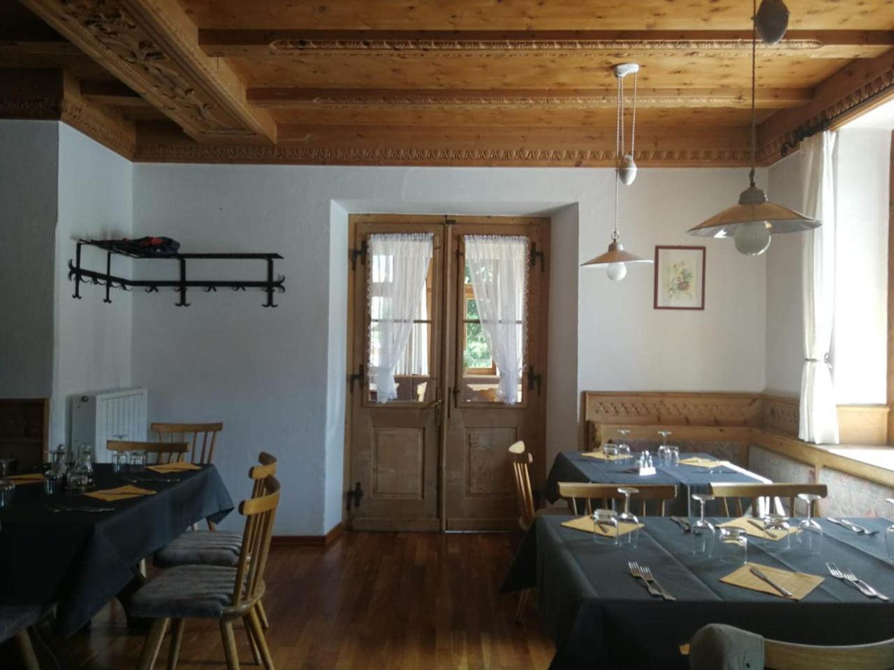 Gasthaus Weisskugel Malles Venosta Ngoại thất bức ảnh