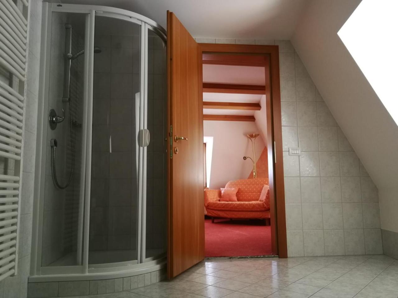 Gasthaus Weisskugel Malles Venosta Ngoại thất bức ảnh