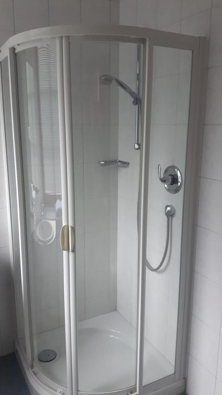 Gasthaus Weisskugel Malles Venosta Ngoại thất bức ảnh
