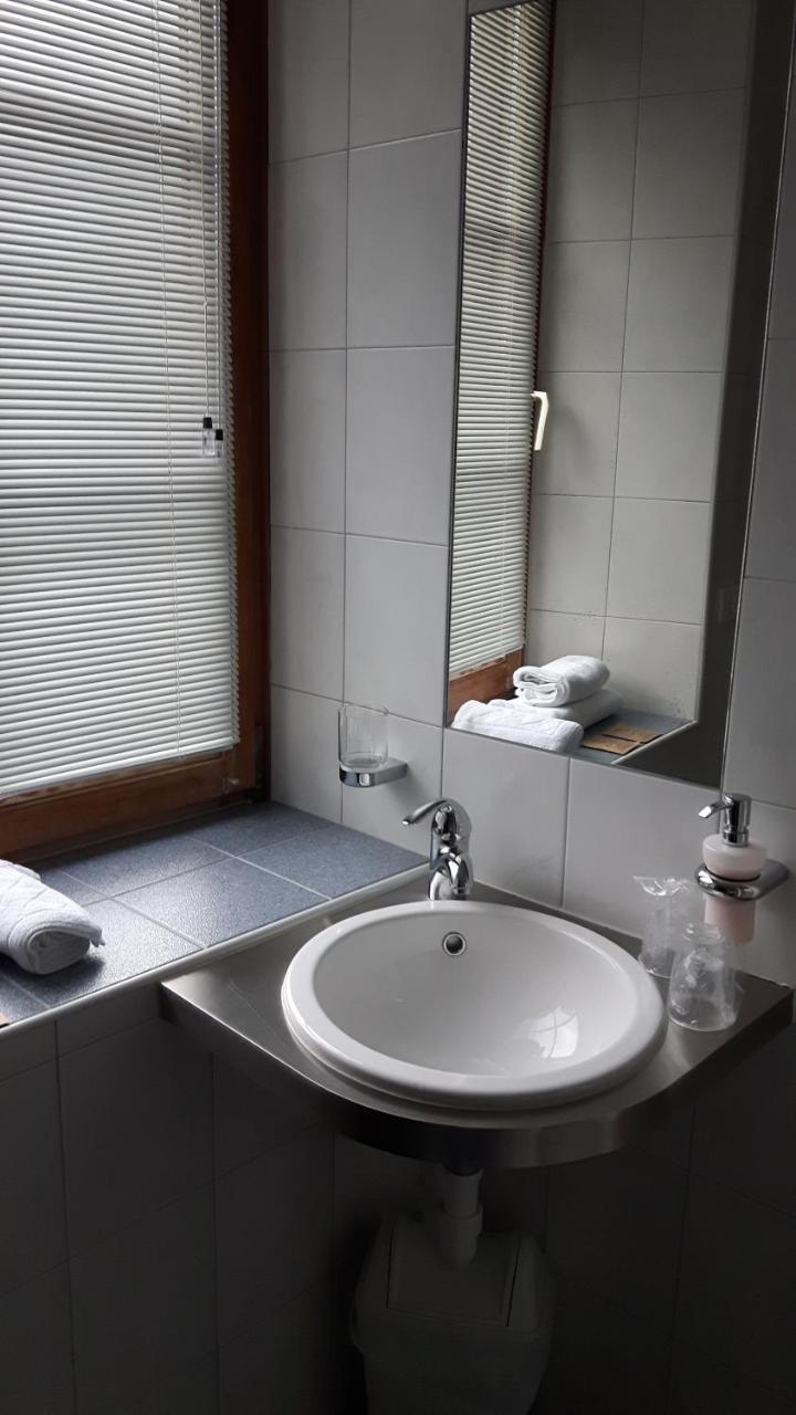 Gasthaus Weisskugel Malles Venosta Ngoại thất bức ảnh
